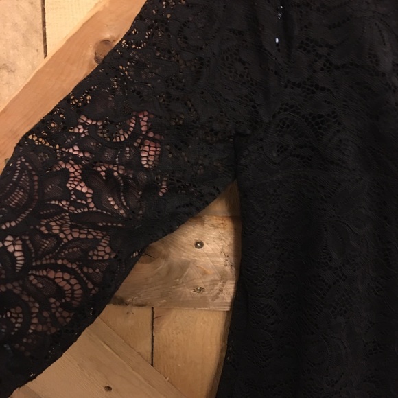 Lace overlay little black dress - Picture 4 of 6